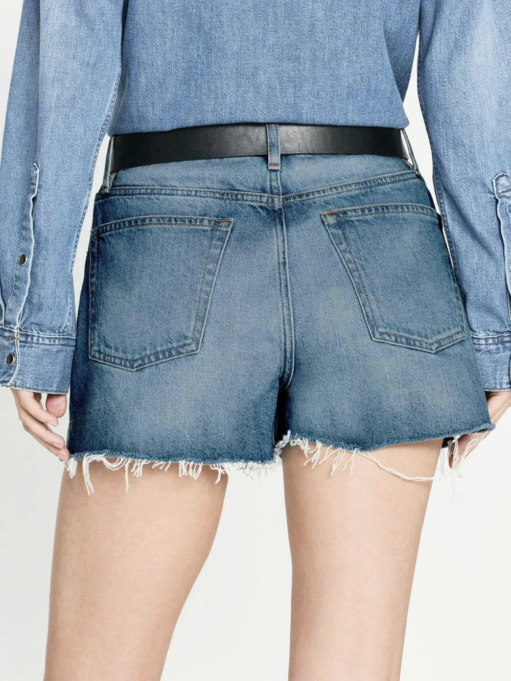 Frame The Vintage Relaxed Short Raw Fray in Libra