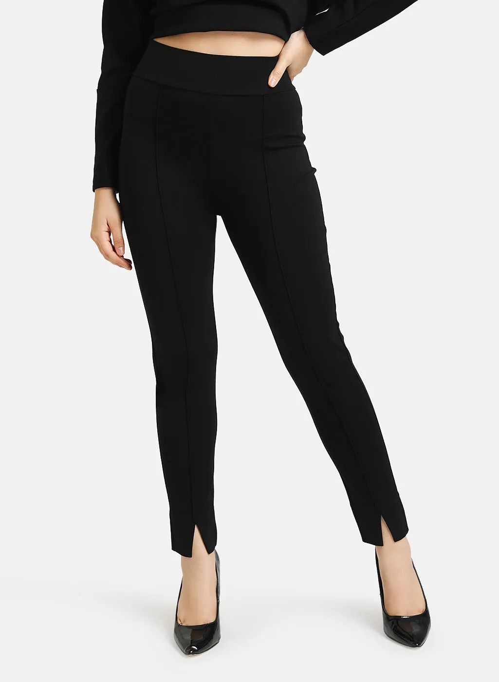 Jegging With Hem Slit Detail