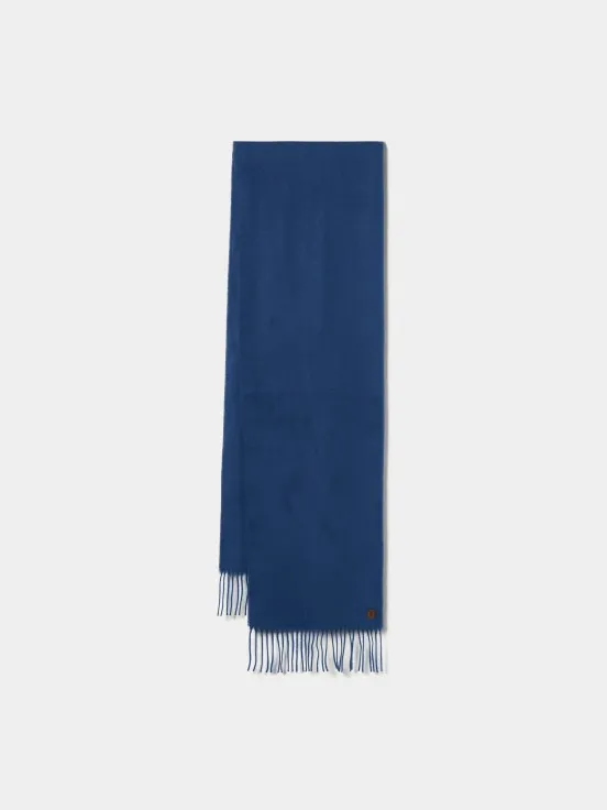 Scarf with fringes